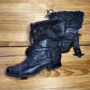 Groove black grunge lace up boots W/ fold down fur top & side zip 608